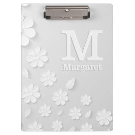 Weiße, blumengeprägte Namensinitialen personalisie Klemmbrett