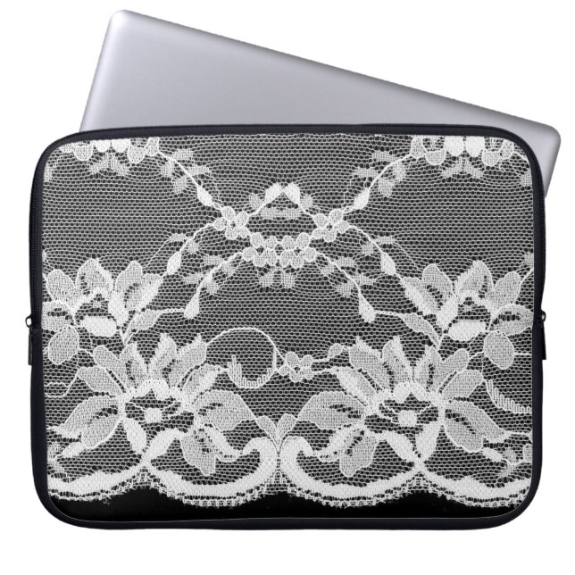 Weiße Blumenspitze: schwarzer Hintergrund. Laptopschutzhülle (Vorderseite)
