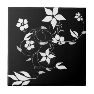 Weiße Blüte in Schwarz Fliese