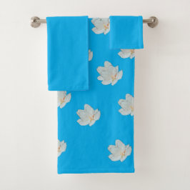 Weiße Blüten auf blauem Blau Badhandtuch Set