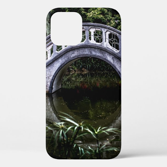 WEISSE BRÜCKE UMGEBEN VON BÄUMEN Case-Mate iPhone HÜLLE (Rückseite)