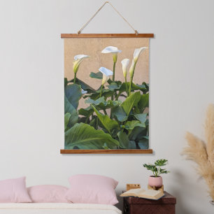 Weiße Calla-Lilien und Blattgrün-Blumenfloristik Wandteppich Mit Holzrahmen