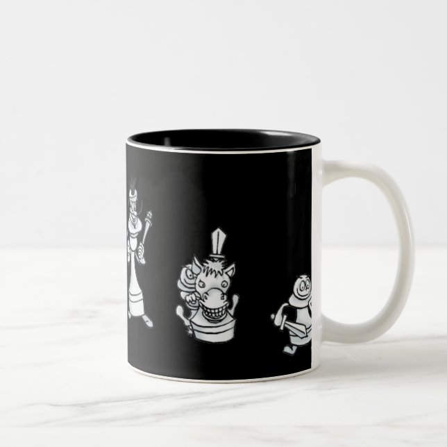 Weiße Chessmen bereit für Tasse des Krieges (Rechts)