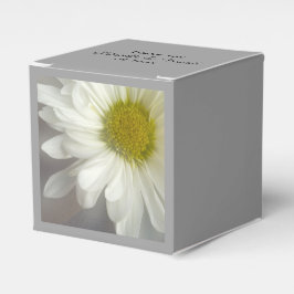 Weiße Daisy auf graue Hochzeit Geschenkschachtel