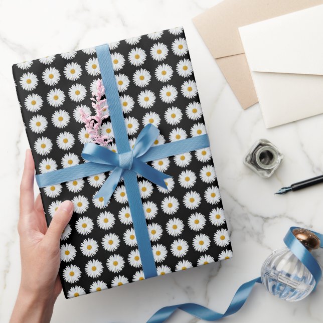 Weiße Daisy-Floral-Muster auf schwarz Geschenkpapier (Schenken)