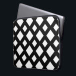 Weiße Diamanten auf Schwarzem Laptopschutzhülle<br><div class="desc">Ein mutiges,  geometrisches Muster der großen und kleinen weißen Diamanten auf einem schwarzen Hintergrund. Das Schwarze bildet ein Gitter,  das die Diamantformen trennt. 

 Digital geschaffen Bild des Pixels 9000 x 6000. 
 Copyright ©2014 Claire E. Skinner,  alle Rechte vorbehalten.</div>