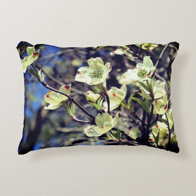 Weiße Dogwood-Blume blühen Dekokissen (Vorderseite)