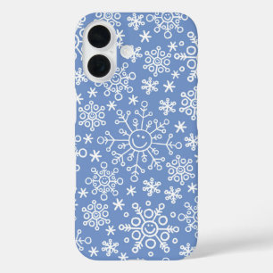 Weiße Doodle-Schneeflocken und blauer Hintergrund iPhone 16 Hülle