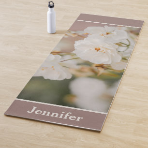 Weiße elegante Rosen-Blumenfoto mit individuellem Yogamatte