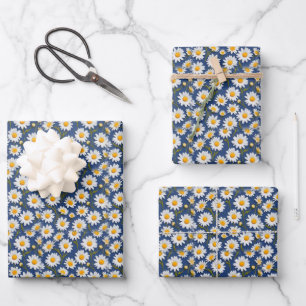 Weiße englische Gänseblümchen auf Dunkelblau Geschenkpapier Set
