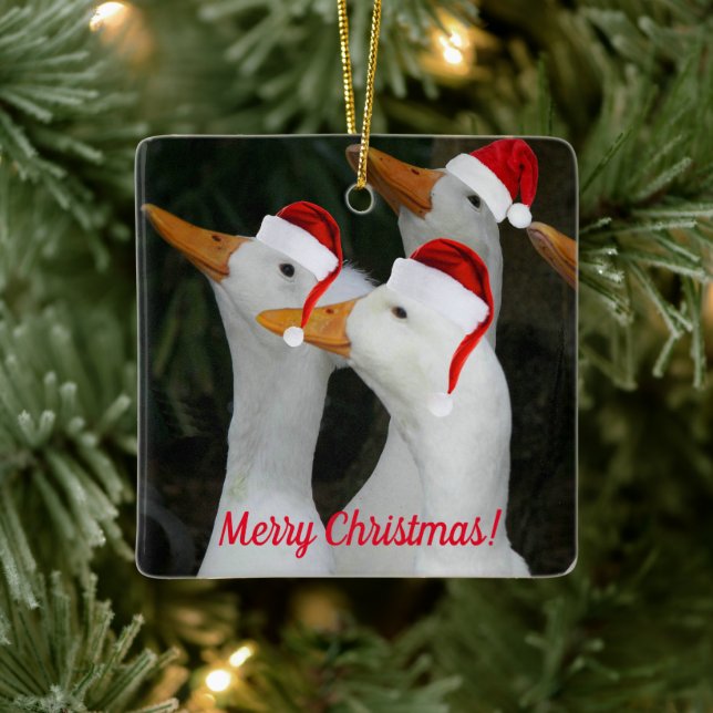 Weiße Enten als Weihnachtsmannmützen Urlaub Keramikornament (Baum)
