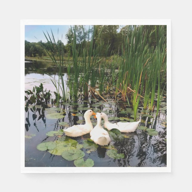 Weiße Enten, Lilienpads, Fesseln, Seeufer Serviette (Vorderseite)