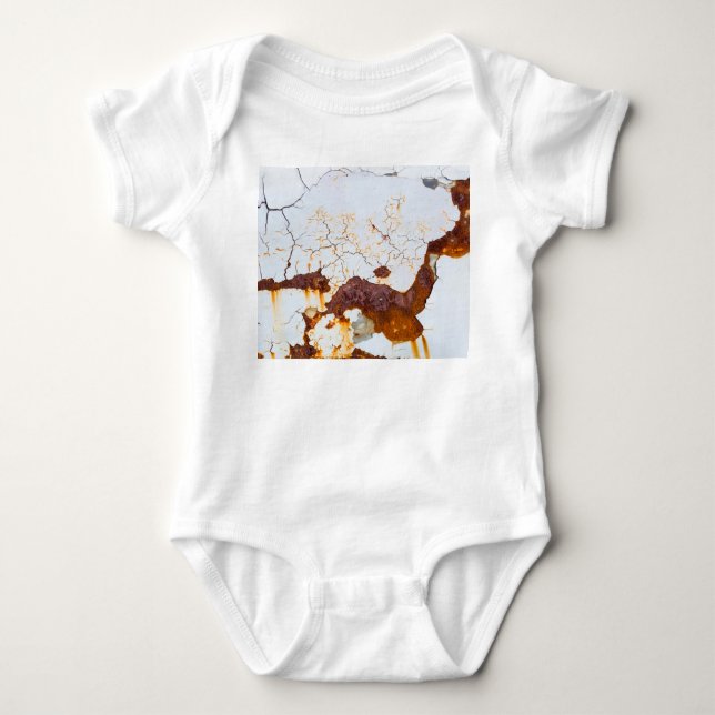 Weiße Farbe gebrochen, rostiges Auto. Baby Strampler (Vorderseite)