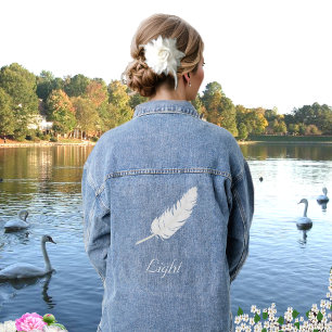 Weiße Feder und Text Jeansjacke