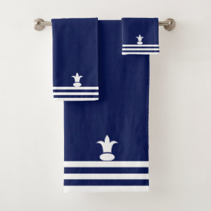 Weiße Fleur-de-Lis und Streifen auf navyblauem Bad Badhandtuch Set