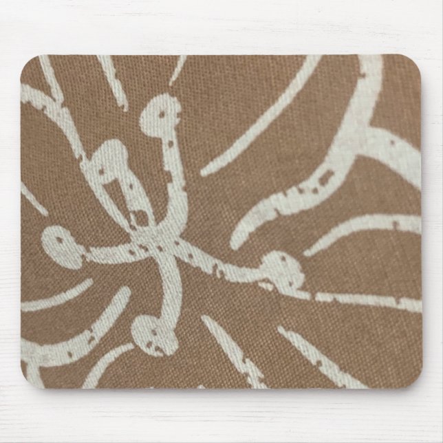 Weiße Flora auf Brown Mousepad (Vorne)