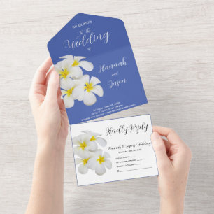 Weiße Frangipani-Blume, auf Blauer, Blumenhochzeit All In One Einladung