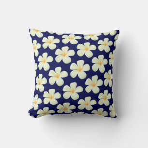 Weiße Frangipani-Plumerien-Blumen auf Navyblau Kissen