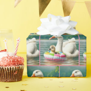 Weiße Gänse mit Gänseleber in einem aufblasbaren R Geschenkpapier