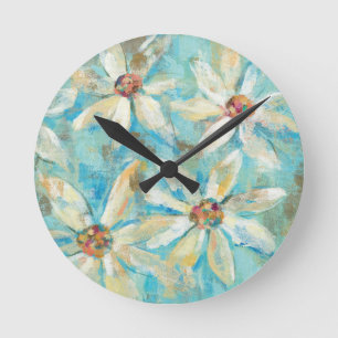 Weiße Gänseblümchen auf Blau Runde Wanduhr