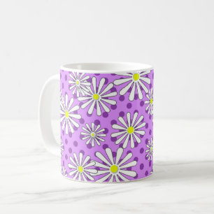 Weiße Gänseblümchen auf einem punktierten Hintergr Kaffeetasse