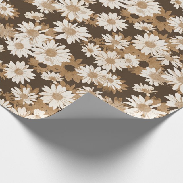 Weiße Gänseblümchen auf schokoladenbraunem Geschenkpapier (Ecke)