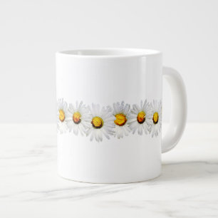 Weiße Gänseblümchen im Regen Jumbo-Tasse