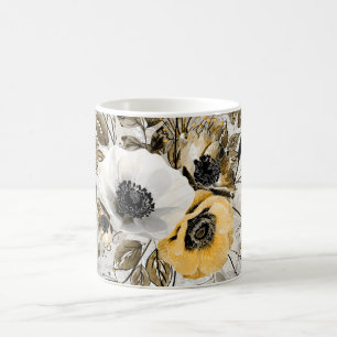 Weiße, gelbe Anemone auf graubraunem Hintergrund. Kaffeetasse