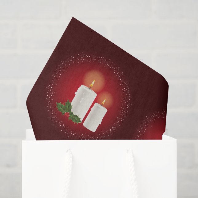 Weiße, gemütliche Weihnachtskerzen auf Rot mit Hol Seidenpapier (Geschenktüte)