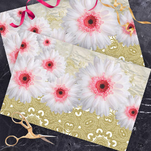 Weiße Gerbera-Blume auf goldweißem Damaskusmuster Seidenpapier