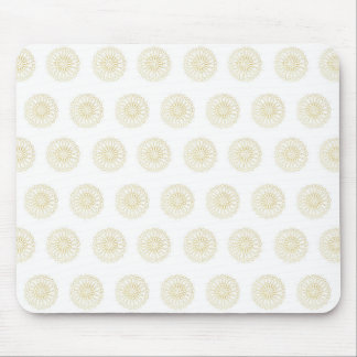 Weiße | Goldene Zinnien-Blumenmedaillons Mousepad