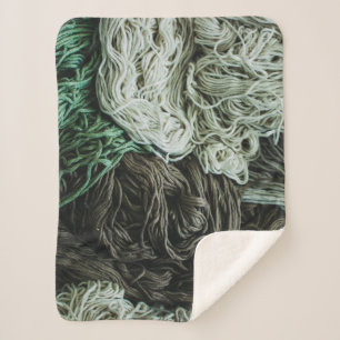 Weiße, graue und grüne Seile Sherpadecke