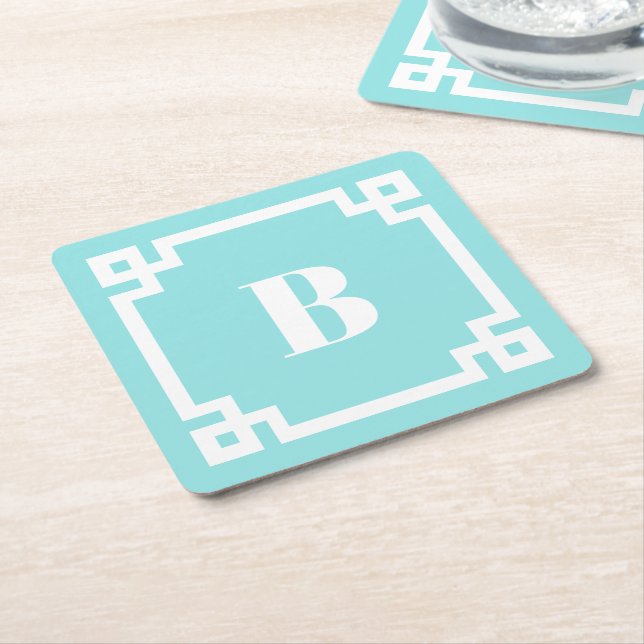 Weiße griechische Schlüsselrand-Monogramm auf aqua Rechteckiger Pappuntersetzer (angewinkelt)