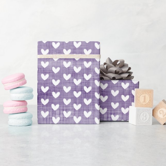 Weiße Herzen auf dunklen Lila Leinen Geschenkpapier (Babyparty)