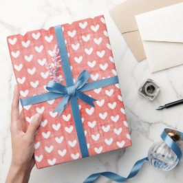 Weiße Herzen auf hellen roten Linen Geschenkpapier