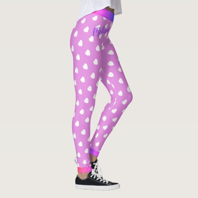 Weiße Herzen mit Ihrem Namen auf Rosa Leggings (Rechts)