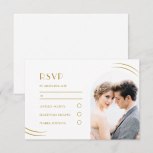 Weiße Hochzeitsfotos mit goldenen Schwüngen RSVP Karte
