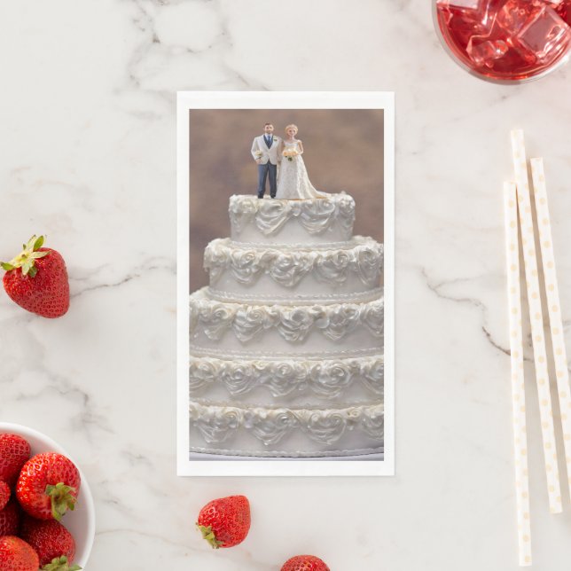 weiße Hochzeitskuchen mit Bridal-Paar, Serviette (Beispiel)