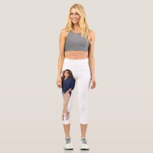 Weiße Hüft-Hosen, Yoga-Hose mit Aufdruck darauf.