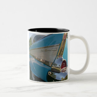 Weiße Kaffeetasse mit 57er Chevy