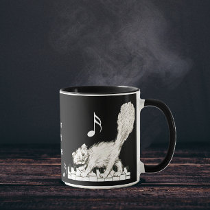 Weiße Katze auf Klaviertasten Tasse