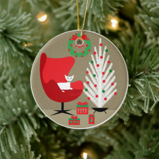Weiße Katze im Weihnachtszimmer im Stil der Mitte Keramik Ornament
