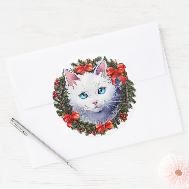 Weiße Katze in Weihnachtskraut Aquarellmalerei, Runder Aufkleber (Umschlag)