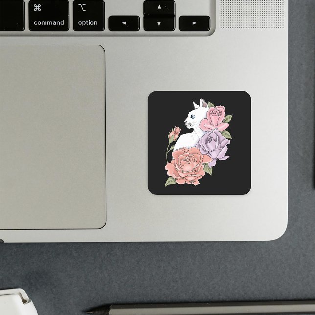 Weiße Katze Peach Lavendel Pink Roses Quadratischer Aufkleber (Von Creator hochgeladen)