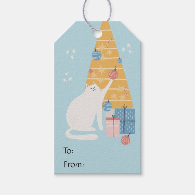 Weiße Katze spielt mit Ornamenten Weihnachtsbaumge Geschenkanhänger (Vorderseite)
