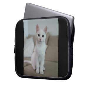 Weiße Katze   Zazzle_Growshop. Laptopschutzhülle