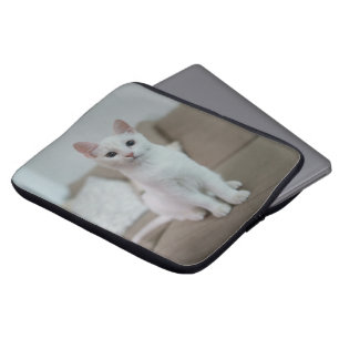 Weiße Katze   Zazzle_Growshop. Laptopschutzhülle