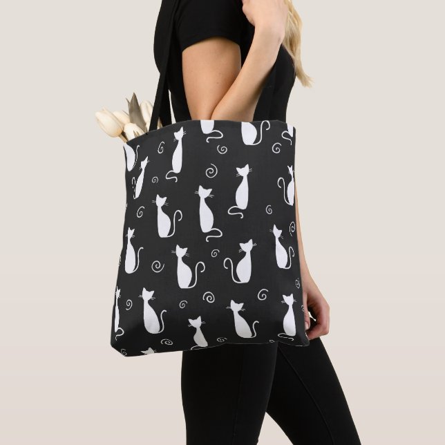 Weiße Katzen Muster auf schwarz Tasche (Von Nahem)