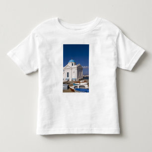 Weiße Kirche am Strand in der Nähe der Ägäis auf Kleinkind T-shirt