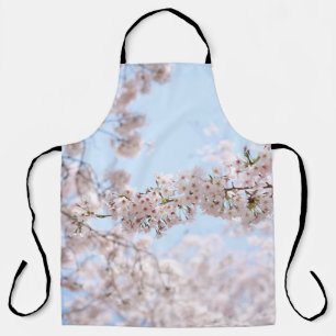 Weiße Kirschblüte unter blauem Himmel im m Schürze